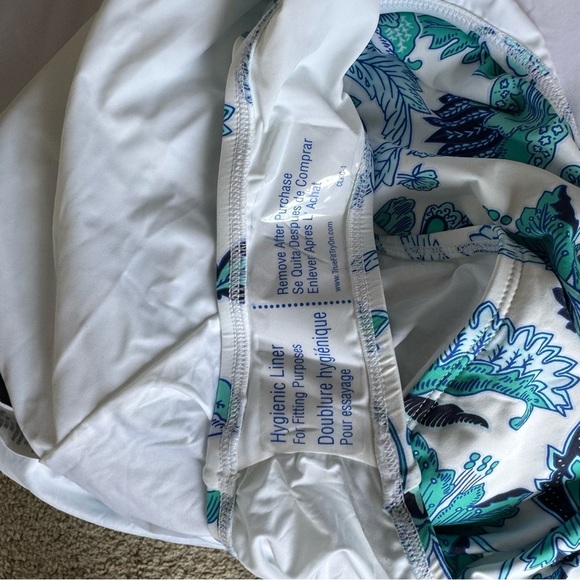 La Blanca - Off The Shoulder Tranquility Palm One Piece Swimsuit - Picture 9 of 9